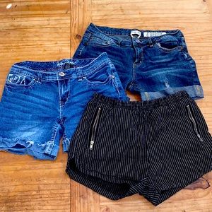 Woman’s lot of 3 shorts